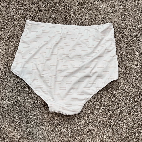 Kortni Jeane swim bottoms - Picture 2 of 4